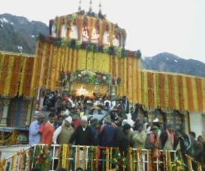 badrinath dham door will close on 17 November.