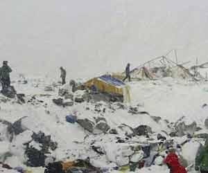 Everest base camp avalanche destroyed, 13 dead