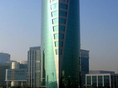 The glass Highridge building invited destruction