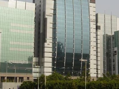 The glass Highridge building invited destruction