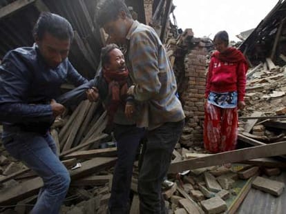 baba ramdev eyewitness of nepal earthquake.