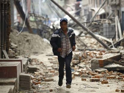 plane rapture in nepal earthquake.