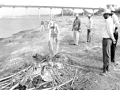 Yamuna ghat cleaning out social thinkers