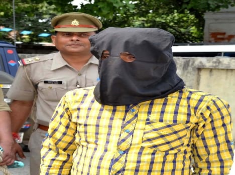 Irshad prize of five thousand crooks arrested