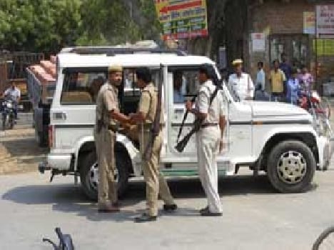 Rogues from police custody two freed