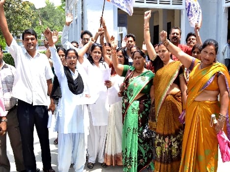 Power cuts female traders display
