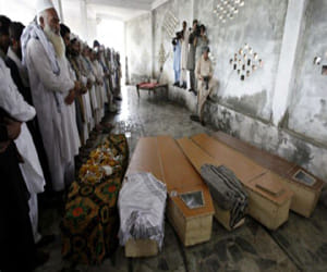40 people dead due to cyclone storm in pakistan 
