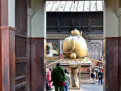 pashupatinath temple also in haridwar, made by nepal king.