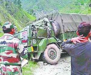 one army mens dies at ramban in thunder storm