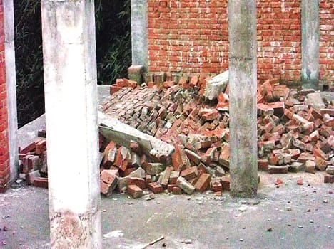 college wall demolish from earthquake