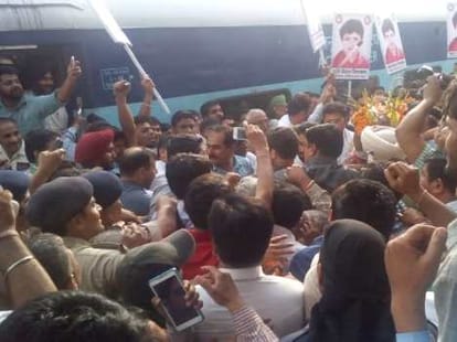 chain pulling in rahul gandhi's train in panjab