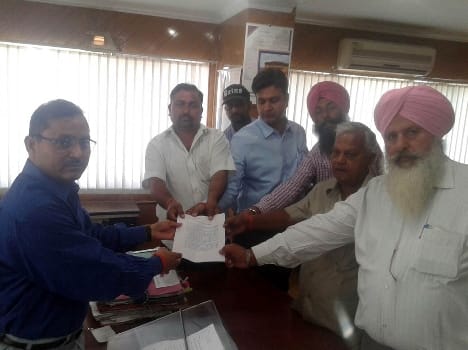 Commissioner Ken met farmers, pronounced complain