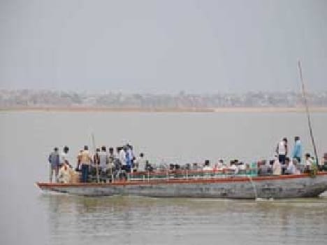 By heavy air ganga very fast flot on Tuesday