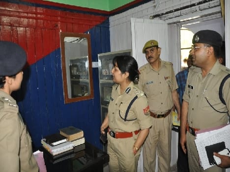 five clerk has been suspended by DIG in mathura