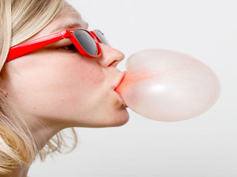 chew gum to get rid of ear worm