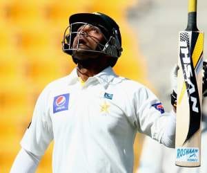 Hafeez hits ton, Pakistan’s strong reply
