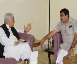 mufti meets gadkari, raises issue of NH 1-A improvement