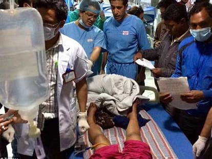 CNN reporter perform surgery in nepal