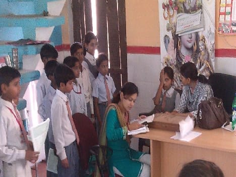 Students with proven health, distributed medicines