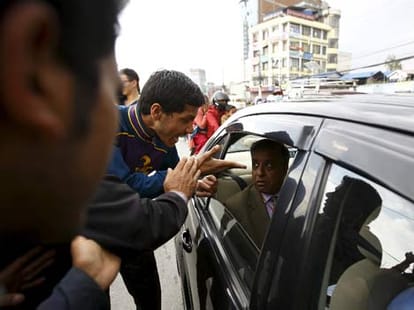 nepal: angry people Demolition in government offices