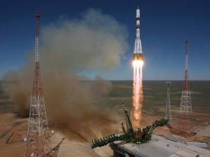 Russian spacecraft Progress M 27M is out of control, coming down on earth