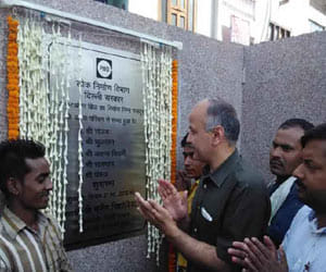 labors name written on inaugural stone in delhi
