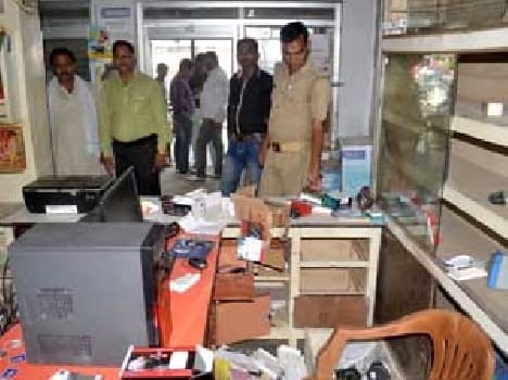 Break the lock and steal millions of shops