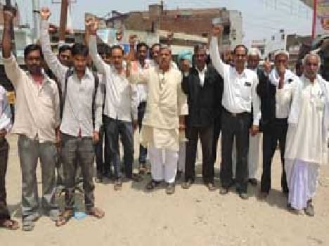 The agitation was on the road is not repaired
