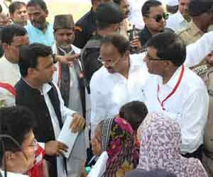 after recieve the check woman says to CM, 'I do not know you'