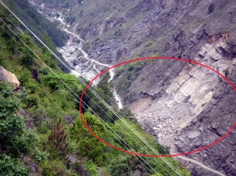 badrinath highway debris.