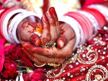 a father suicide before his daughter marriage