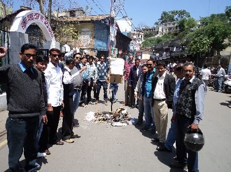 Congress blew effigy of Prime Minister Modi