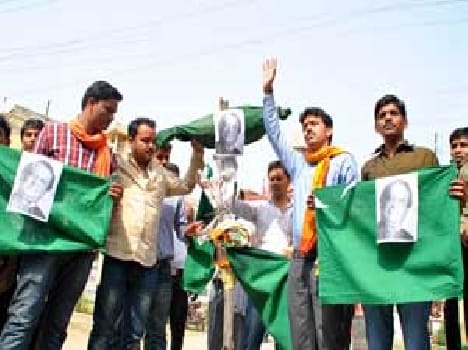 Pakistani flag burnt opposition expressed