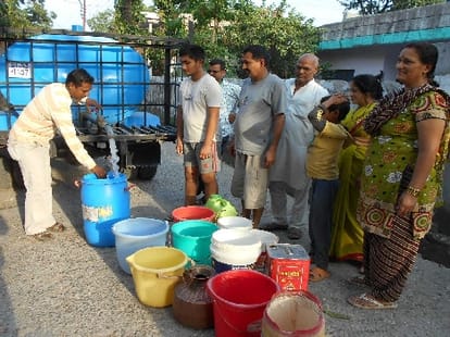 uttarakhand water minister busy in devotion.
