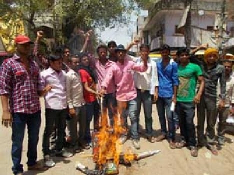 Modi's effigy protesting blow