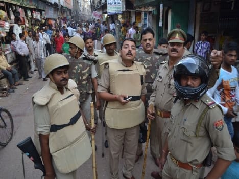 flag march in mathura by police after tension