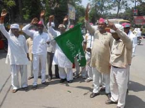 Pakistani flag raised sear resistance