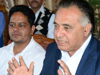 bjp chargesheet, 30 corruption case againest virbhadra govt.