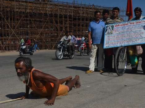 father and son visit amarnath yatra on foot from nepal