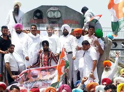 moga bus kand: 7 major reaction by politician and teasing victim