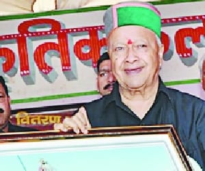 cm virbhadra singh on a visit to mandi.