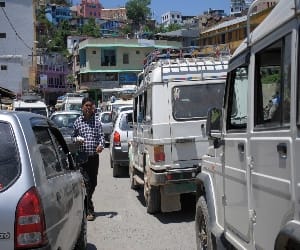 Car parked on the street and the shopping, police not pick.