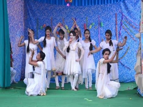 Aunt anniversary of the Ramganga Valley School.