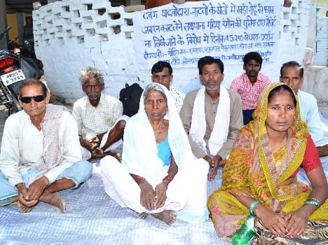 Gdia colorful villagers began a hunger strike against police