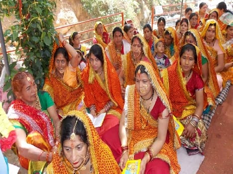 Women sang hymns in Bageshwar.