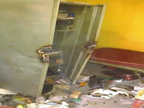 3.55 lakh looted accountant Pete Crusher