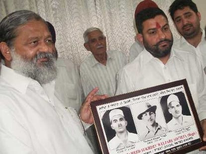 minister said, if gandhi want then bhagat singh would alive today