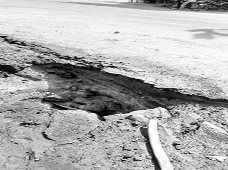 The pipeline from the truck sank broken pile line