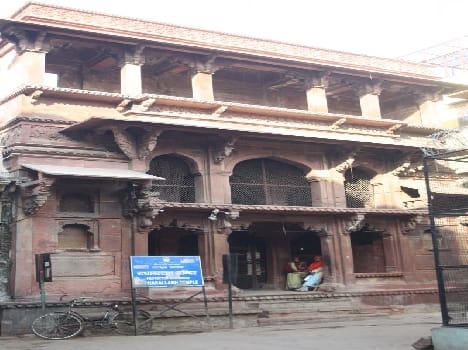 crackes in hit harivansh temple