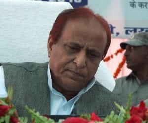 Azam Khan complains his employees.